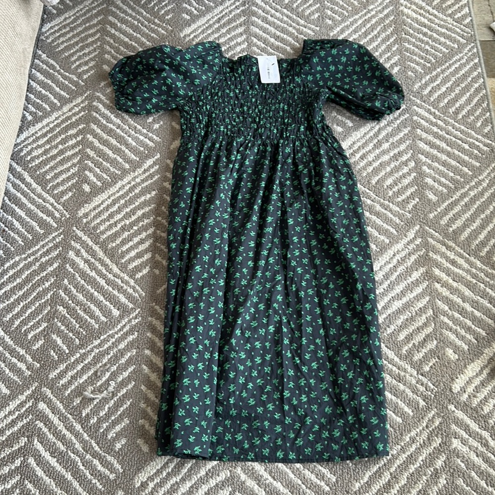 NWT Oak + Fort short sleeve smocked top dress.